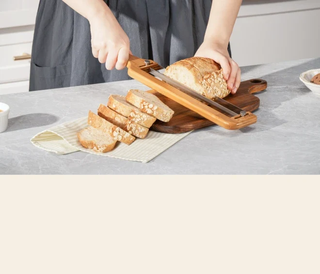 Adjustable bread knife vs traditional bread knife: what is the difference?